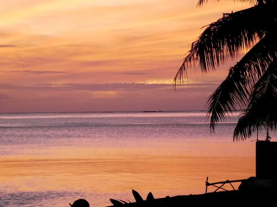 Fare Oaoa Haapiti Sur La Plage, Les Pieds Dans Le Sable 0*,  프랑스령 폴리네시아
